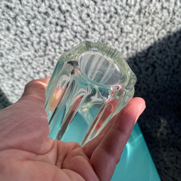 Elegant Clear Glass Vase - Picture 4 of 6